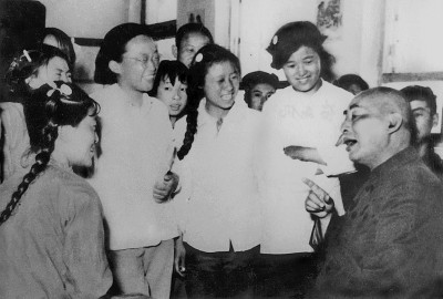 人民教育出版社老中青三代人心声——培根铸魂、启智增慧,用心编好每本教材 人民教育出版社老中青三代人心声——培根铸魂、启智增慧,用心编好每本教材